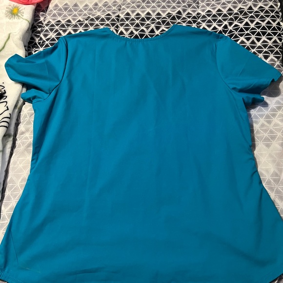 Women’s Scrubs - Picture 2 of 4